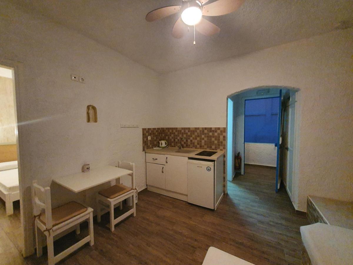 艾丽尼斯一室公寓式酒店 阿尔卡萨 外观 照片